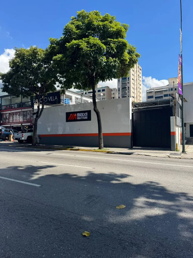 Foto de la fachada de Maxiautos