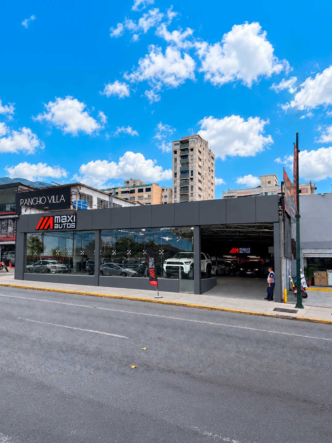 Foto de la fachada de Maxiautos